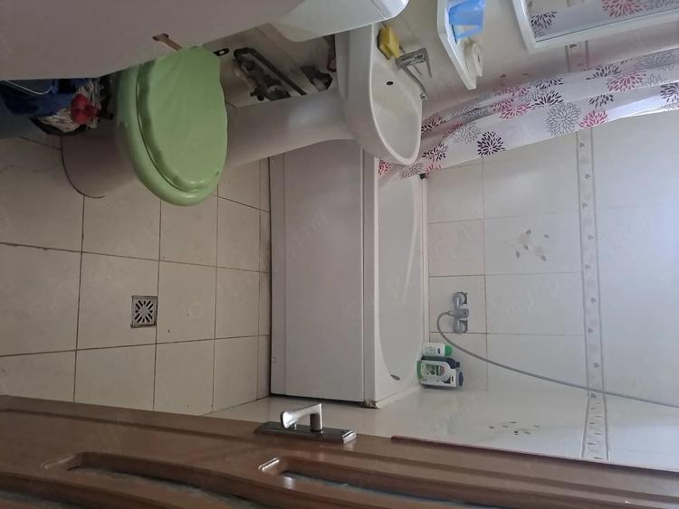 Apartament cu 3 camere semidecomandat în Gării