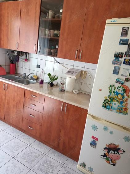 Apartament cu 3 camere semidecomandat în Govândari