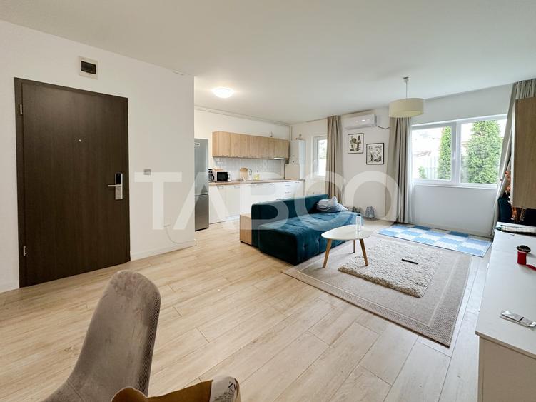 Apartament cu 2 camere semidecomandat, mobilat în Central