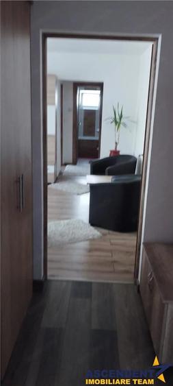 Apartament cu 2 camere semidecomandat în Simeria