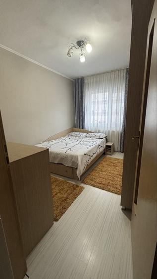 Apartament cu 3 camere semidecomandat în Central
