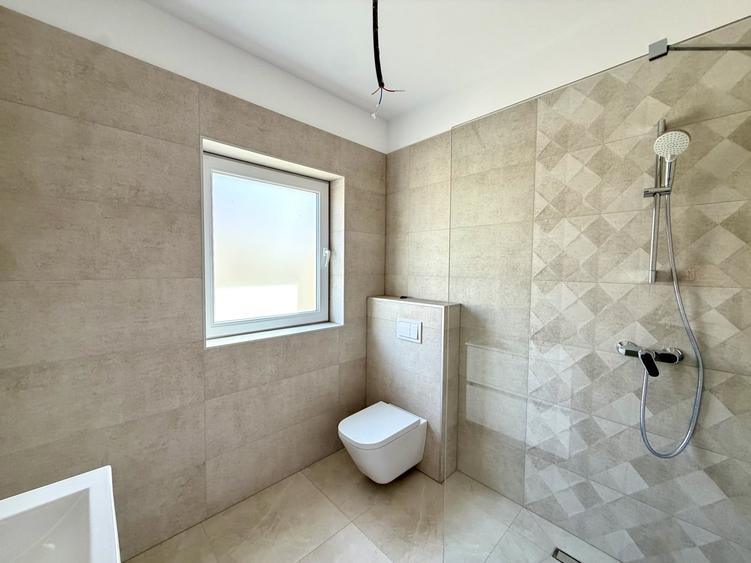 Duplex cu 5 camere cu Canalizare în Dumbrăvița
