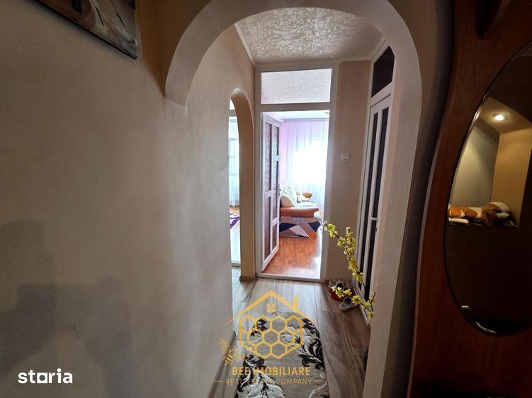 Apartament cu 3 camere decomandat în Central
