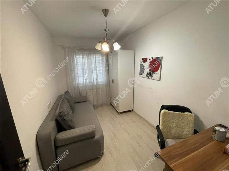 Apartament cu 3 camere decomandat, mobilat în Central