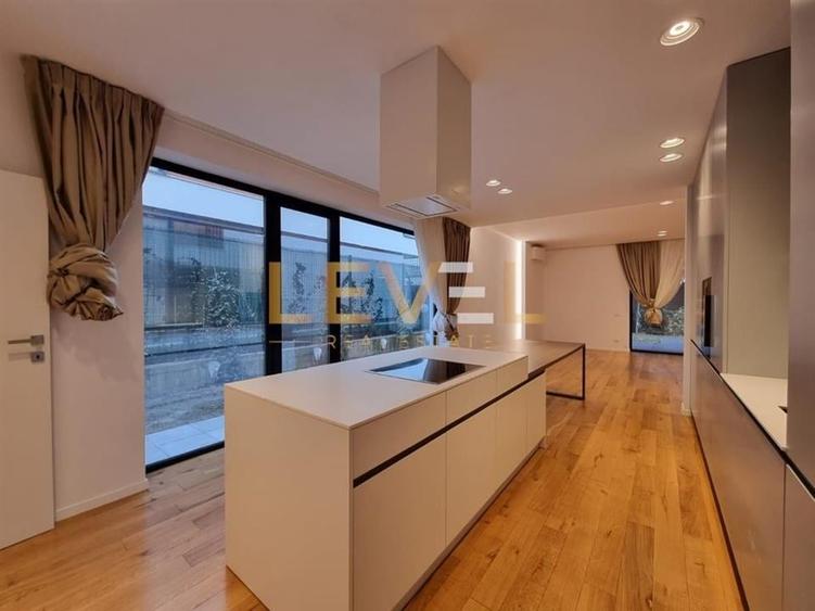 Casă individuală cu 5 camere cu Canalizare în Pipera