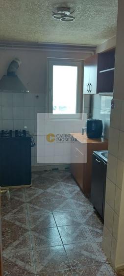 Apartament cu 3 camere semidecomandat în Giulești