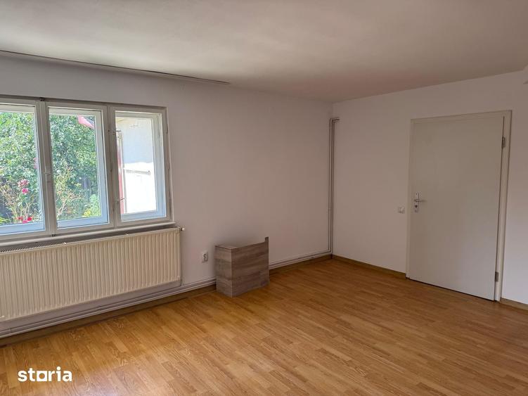 Casă cu 3 camere cu Teren 300 Mp în Central
