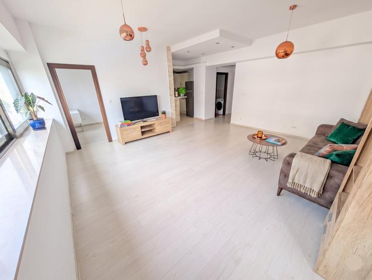 Apartament cu 3 camere, mobilat în Băneasa
