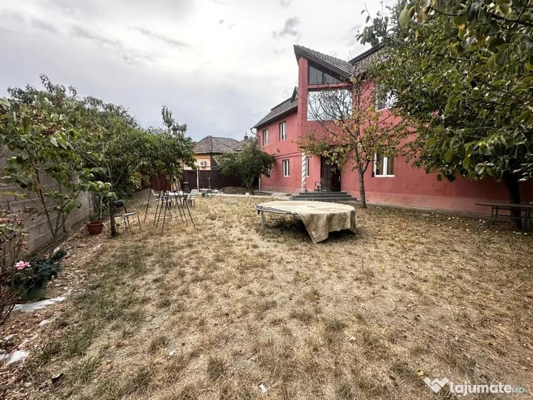 Casă cu 6 camere cu Teren 370 Mp în Olimpia-Stadion