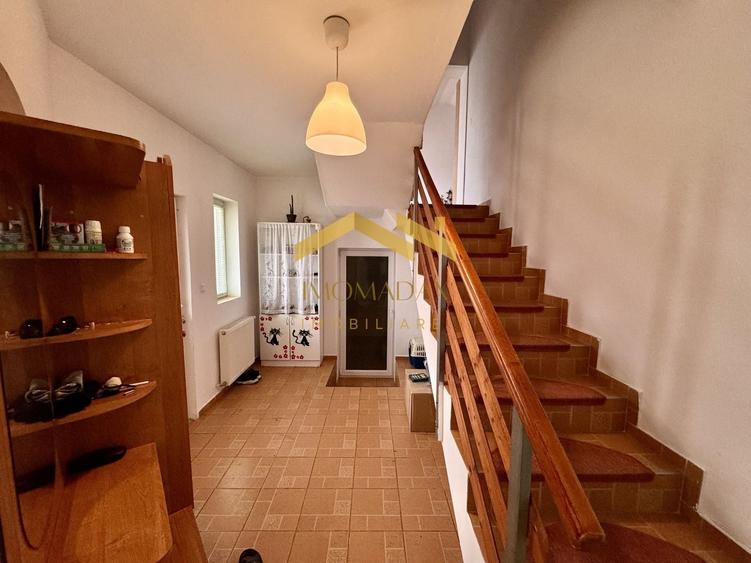 Casă individuală cu 5 camere cu Canalizare în Sânmihaiu German