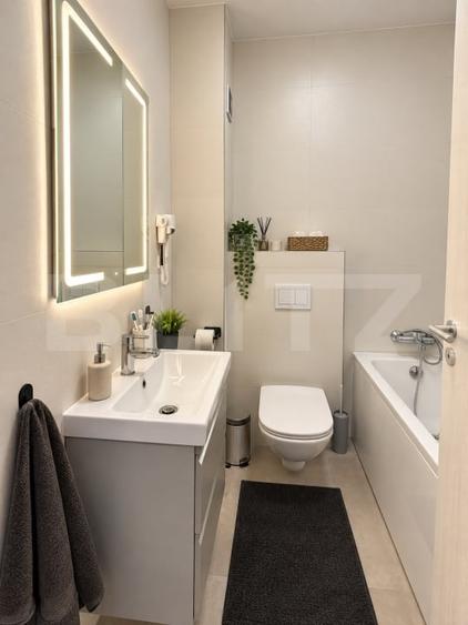 Apartament cu 3 camere decomandat, mobilat în Calea Moldovei