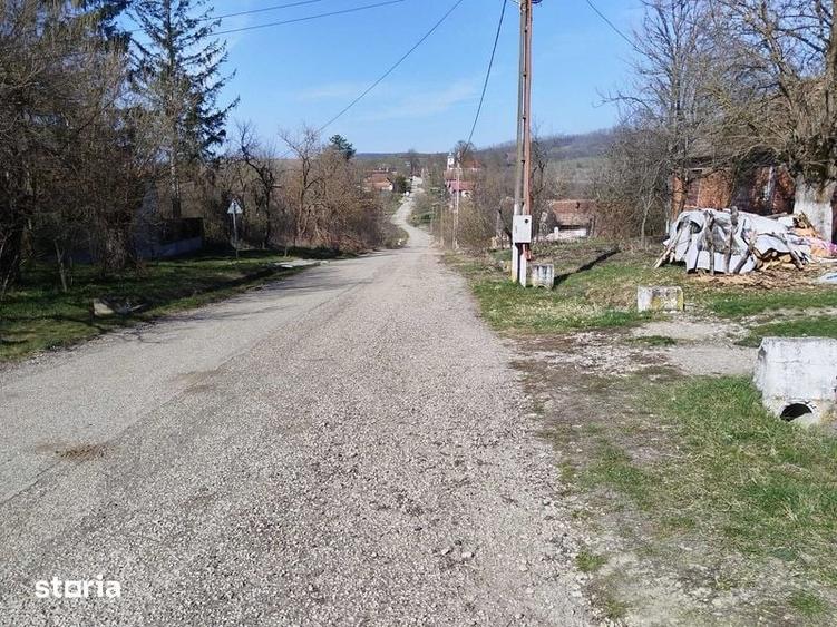 Teren de 2583 mp, în Comeat
