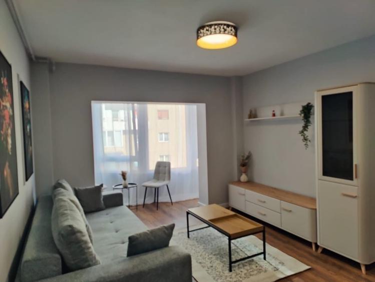 Apartament cu 2 camere decomandat în Calea București