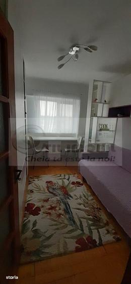 Apartament cu 3 camere decomandat, mobilat în Nicolina