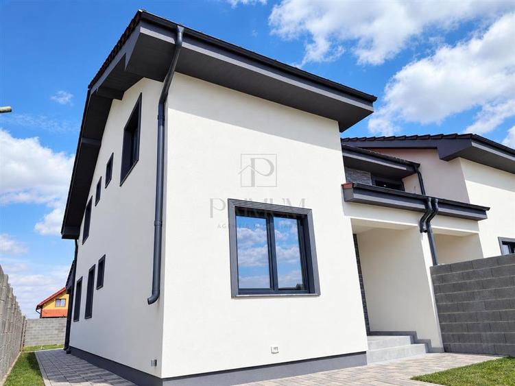 Duplex cu 4 camere cu Canalizare în Moșnița Veche