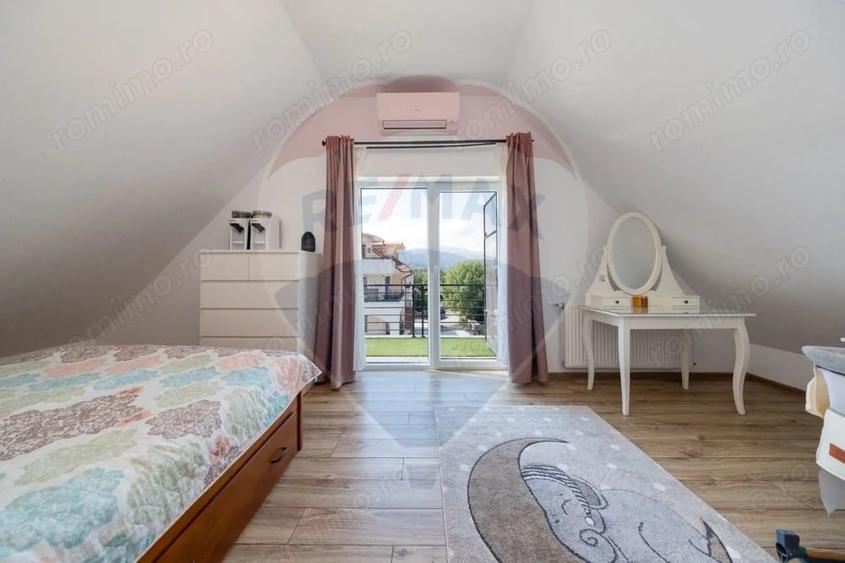 Apartament cu 3 camere semidecomandat în Tractorul