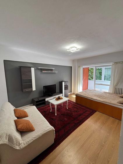 Apartament cu 3 camere decomandat în Tătărași