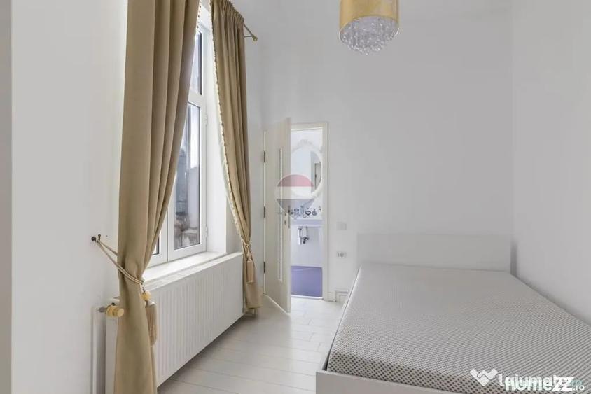 Apartament cu 3 camere semidecomandat în Central