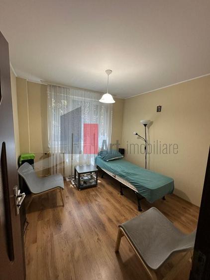 Apartament cu 3 camere decomandat în Drumul Taberei