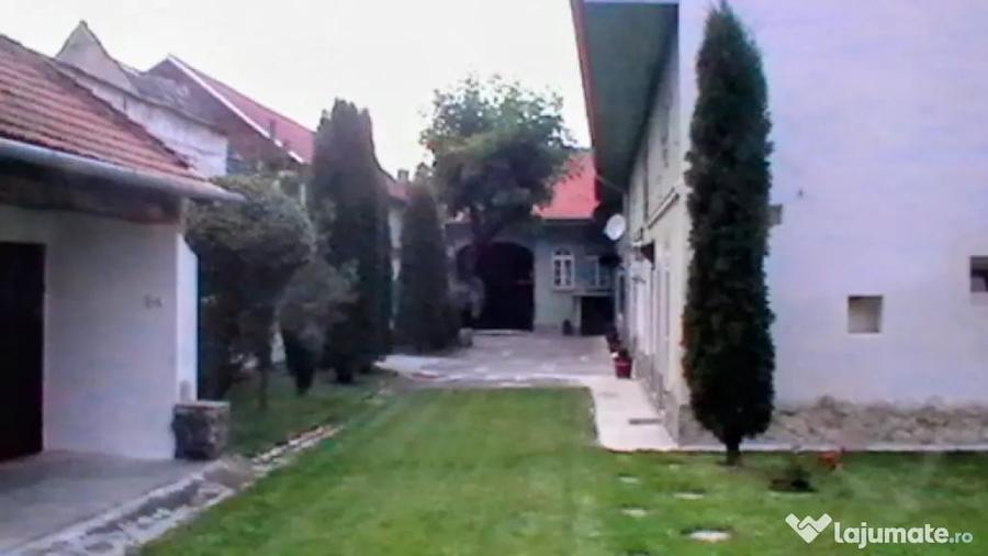 Casă cu 7 camere în Cristian