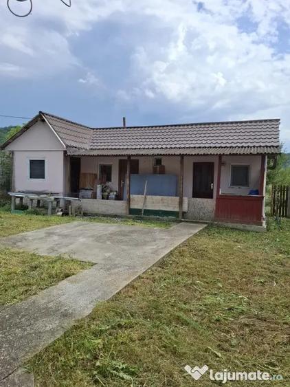 Casă cu 3 camere cu Teren 2370 Mp în Mihăești