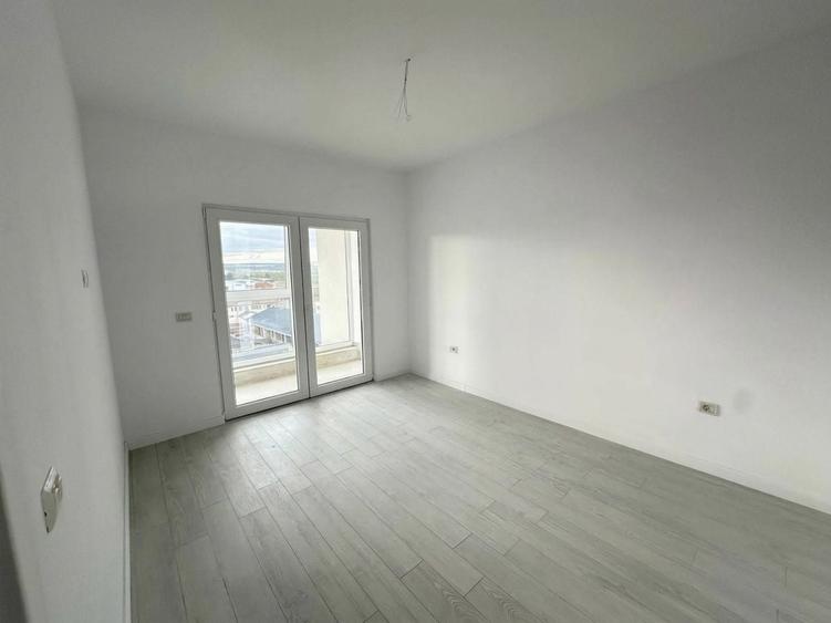 Apartament cu 2 camere semidecomandat în Energiei