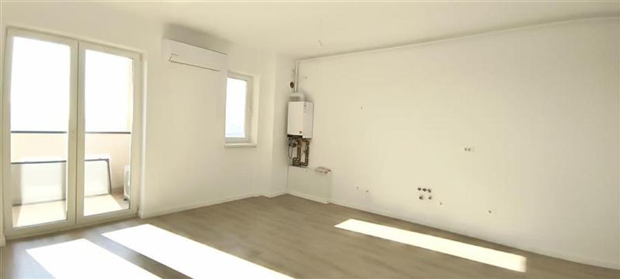 Apartament cu 3 camere nedecomandat în Aradului