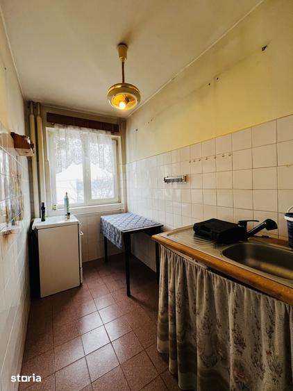 Apartament cu 4 camere semidecomandat în Girocului