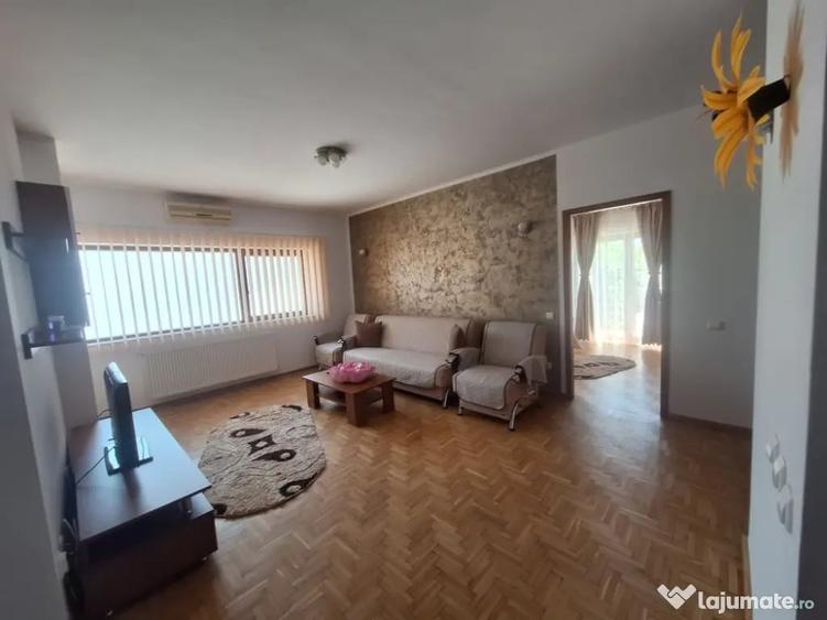 Apartament cu 3 camere semidecomandat în Central