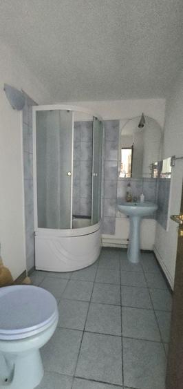 Apartament cu 3 camere decomandat în Micro 6