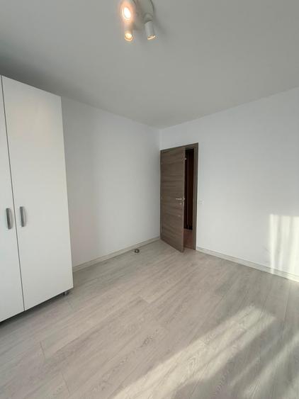 Apartament cu 4 camere decomandat în Politehnica