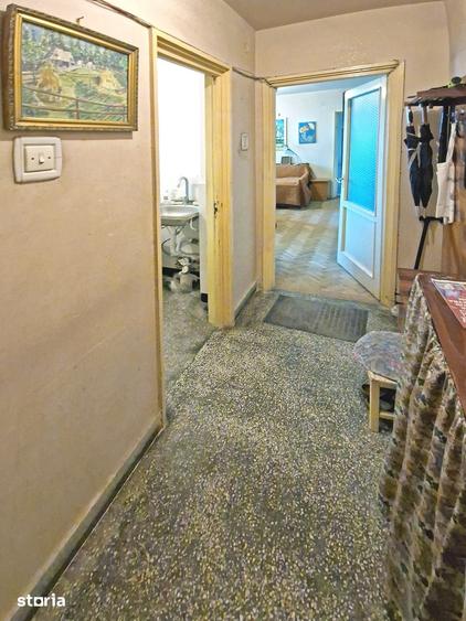 Apartament cu 3 camere semidecomandat în Crângași