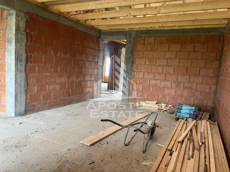 Duplex cu 4 camere cu Canalizare în Cornești