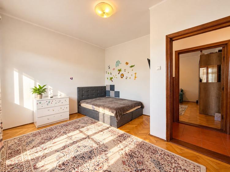 Duplex cu 5 camere cu Canalizare în Central