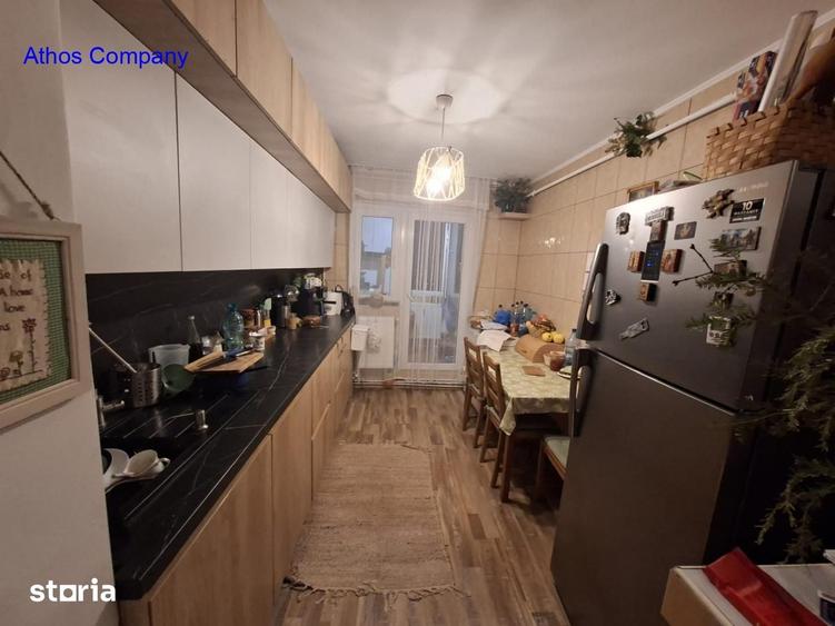 Apartament cu 4 camere semidecomandat, mobilat în Crângași