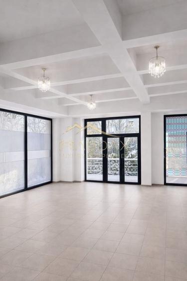 Spațiu comercial, de 1,463 mp, în Central