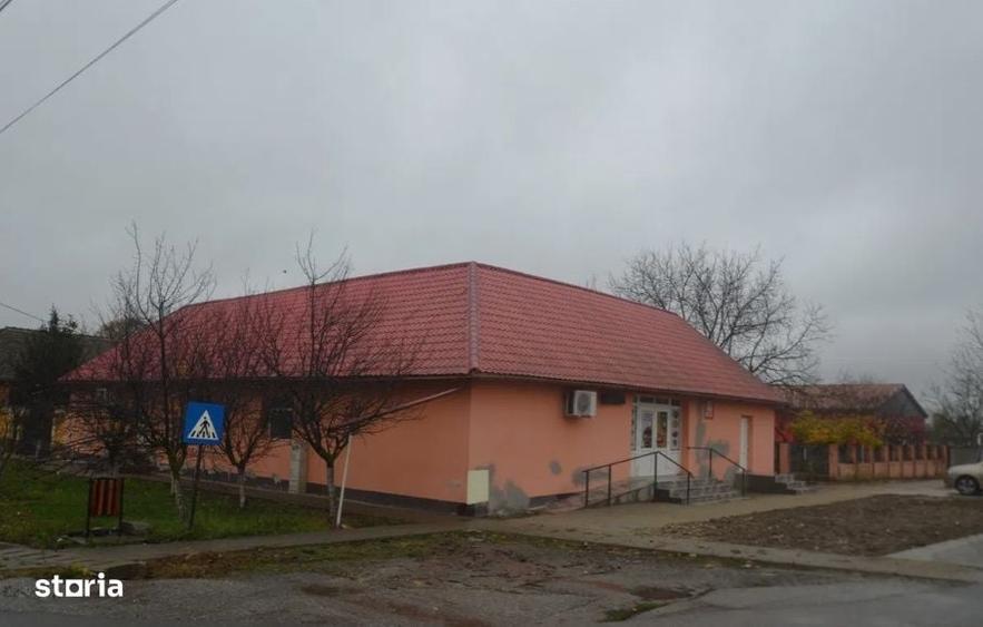 Casă cu 4 camere cu Teren 980 Mp în Pădureni