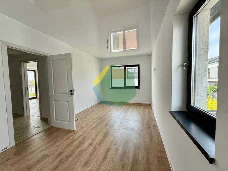 Duplex cu 3 camere cu Canalizare în Sud-Est