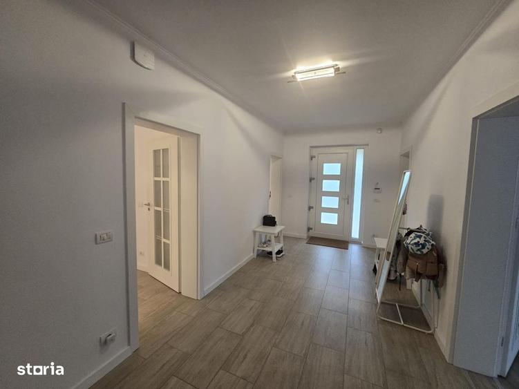 Casă cu 4 camere cu Teren 1239 Mp în Central