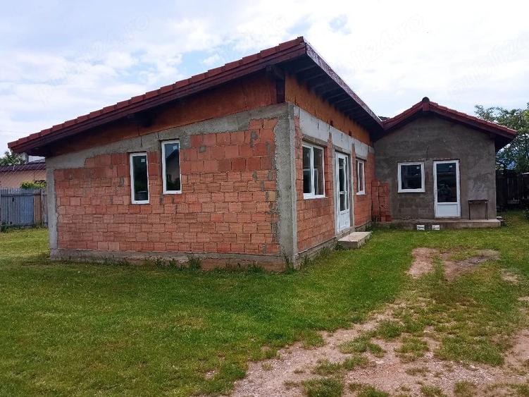 Casă cu Teren 600 Mp în Tărlungeni