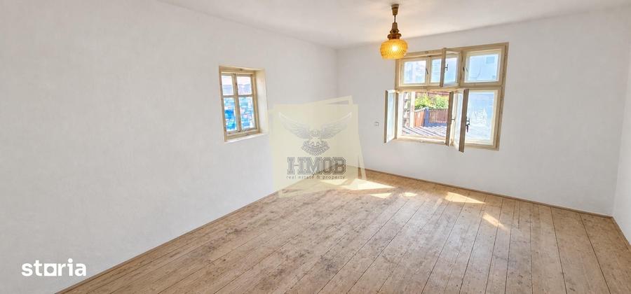 Casă cu 5 camere cu Teren 482 Mp în Central