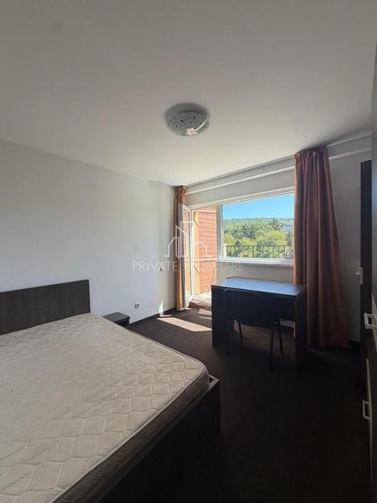 Apartament cu 5 camere decomandat în 7 Noiembrie
