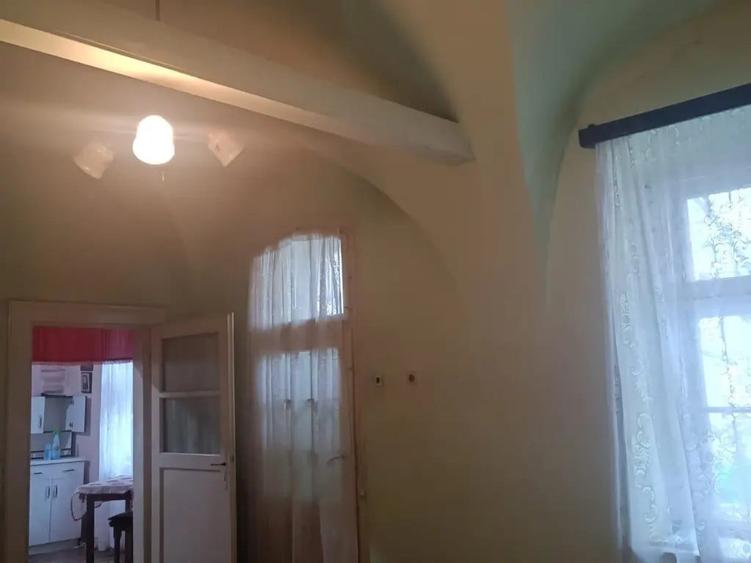 Casă cu 2 camere în Central