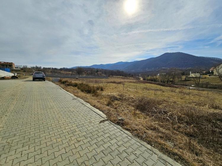 Casă individuală cu 4 camere cu Canalizare în Nord-Vest