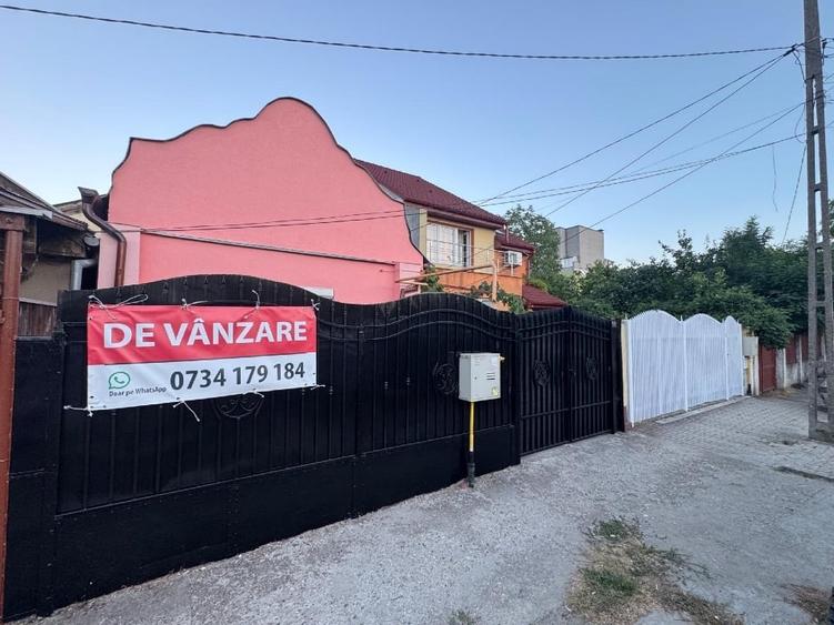 Casă individuală cu 5 camere cu Canalizare în Fratelia