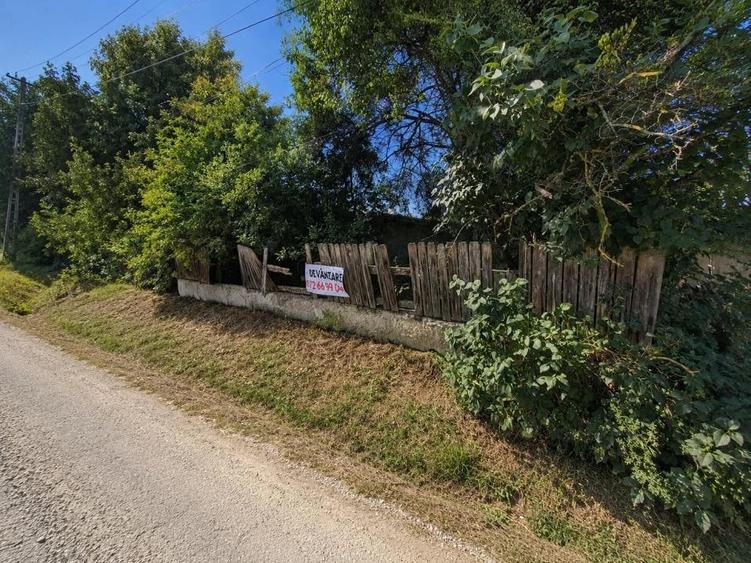 Teren de 2800 mp, în Periș