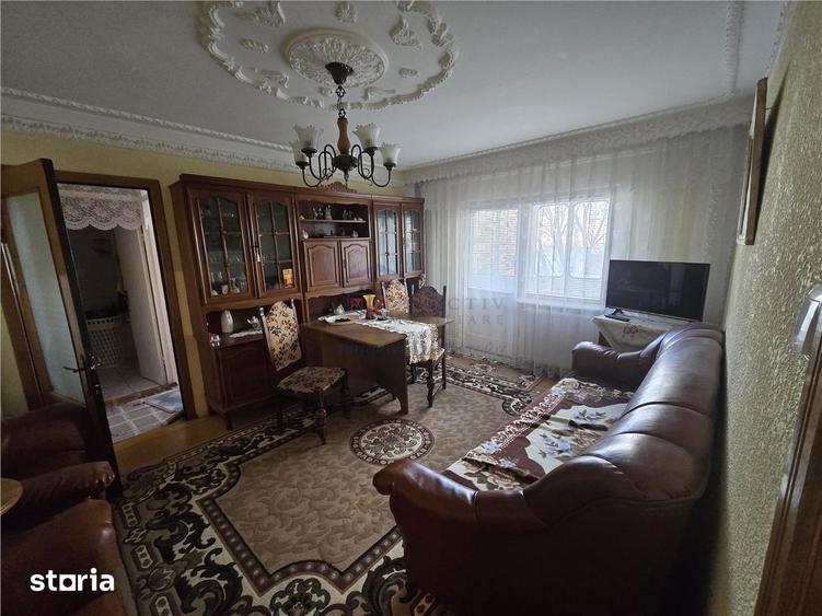 Apartament cu 2 camere semidecomandat, mobilat în Central