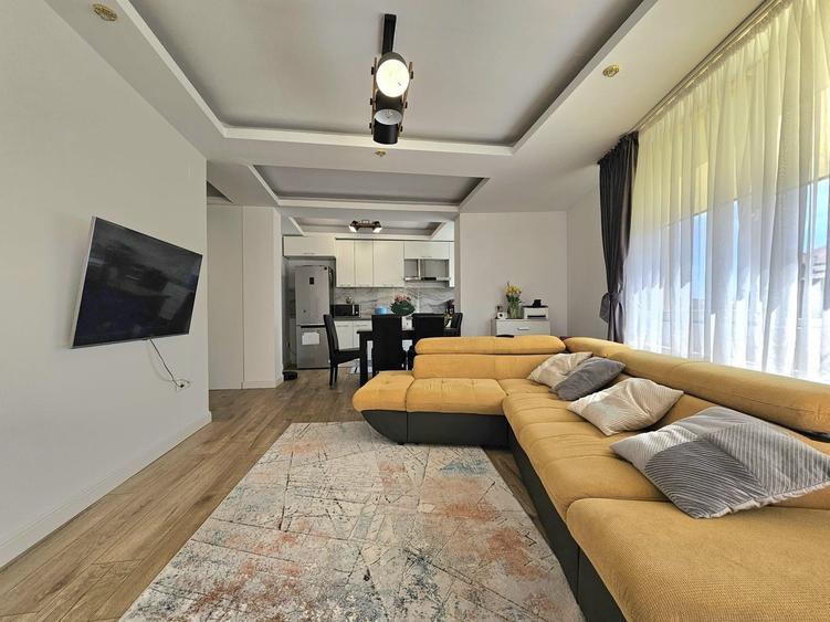Apartament cu 3 camere decomandat, mobilat în Sud