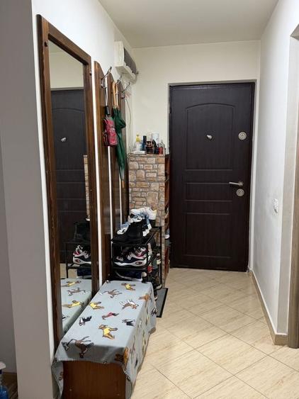 Apartament cu 3 camere decomandat în Exterior Vest