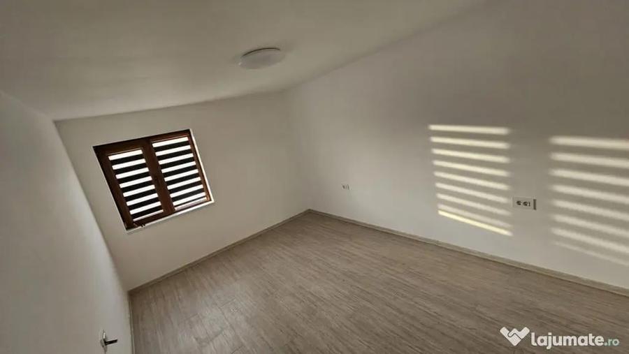Casă cu 3 camere cu Teren 1720 Mp în Băicoi